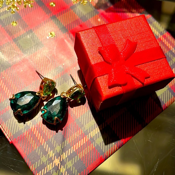 Green Dangle Earrings -Gold Hardware - Picture 6 of 6